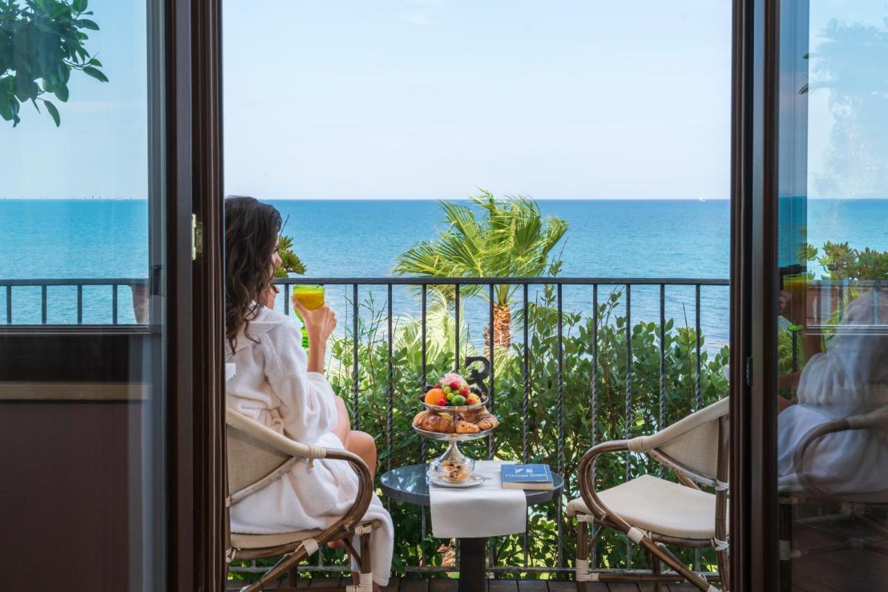 Hotel Lido Degli Scogli Crotone Exterior photo