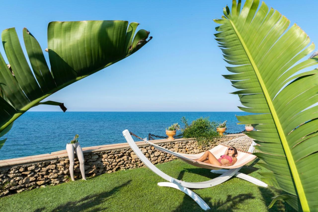 Hotel Lido Degli Scogli Crotone Exterior photo